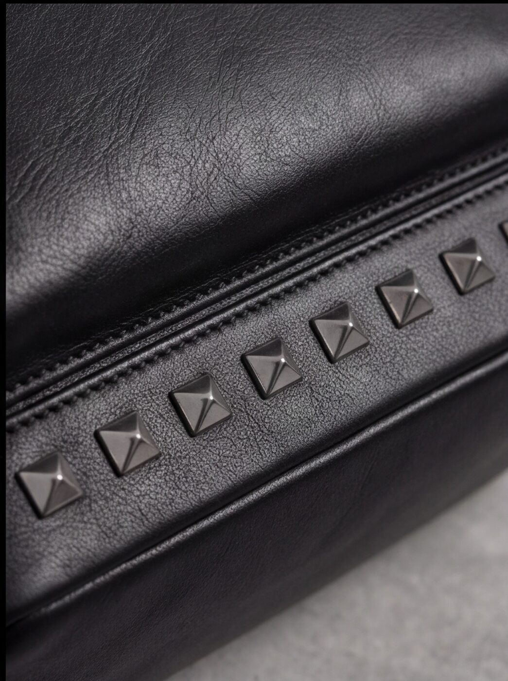 Pyramid Freight Pack angle 7